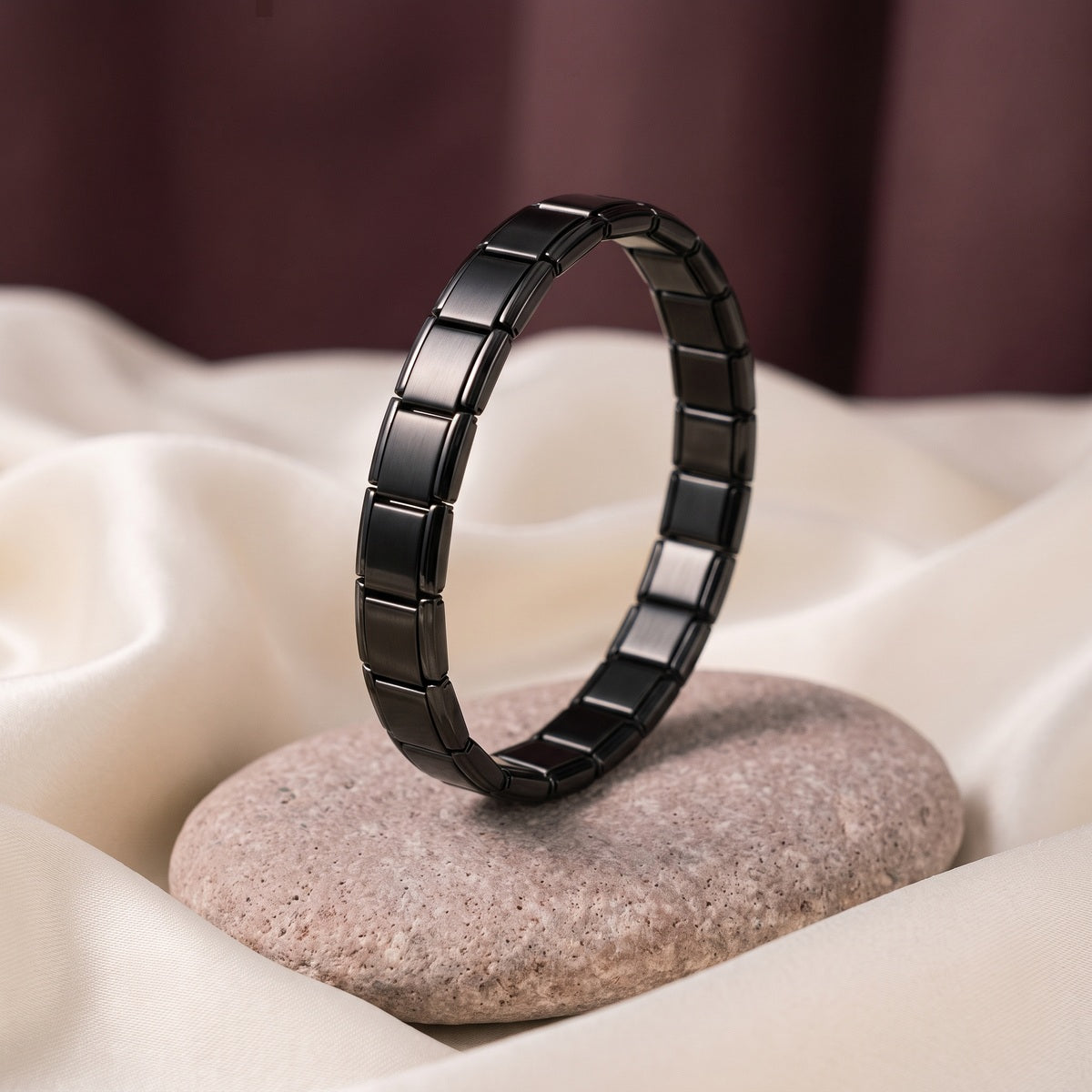 Black Little Links Bracelet On Stone And Silk
