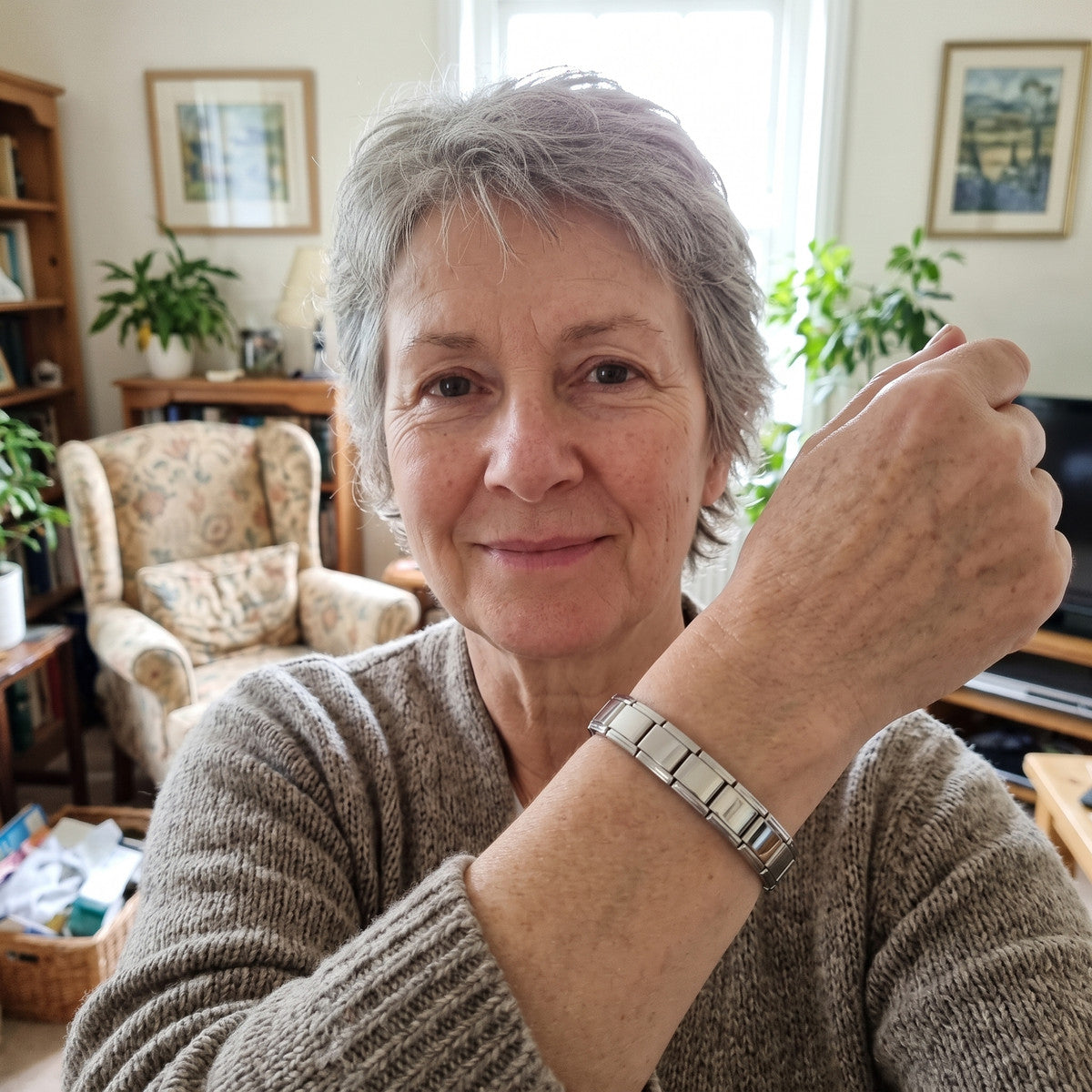 Little Links stainless steel bracelet in an everyday styling scene 12